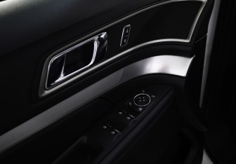 Подержанный автомобиль Ford Explorer 2017 года (14 фото)