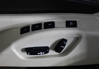 Подержанный автомобиль Volvo XC60 2012 года (17 фото)