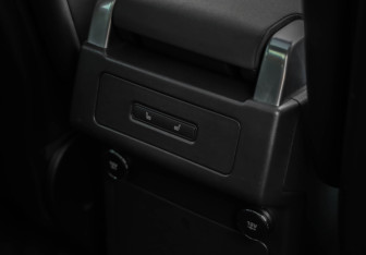 Подержанный автомобиль Land Rover Discovery 2018 года (40 фото)