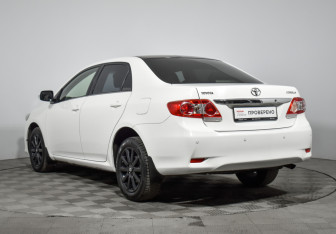 Подержанный автомобиль Toyota Corolla Sedan 2012 года (7 фото)