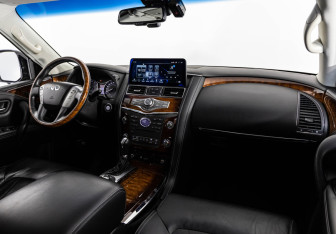 Подержанный автомобиль Infiniti QX80 2016 года (12 фото)