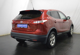 Подержанный автомобиль Nissan Qashqai 2016 года (5 фото)