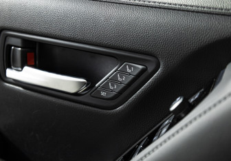 Подержанный автомобиль Toyota Land Cruiser Suv 2021 года (16 фото)