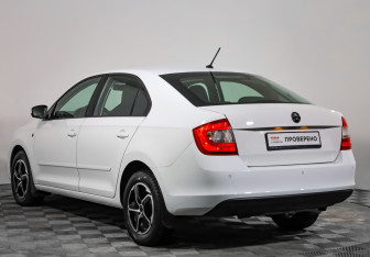 Подержанный автомобиль Skoda Rapid Liftback 2015 года (8 фото)