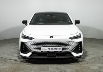 Подержанный автомобиль Changan UNI-V 2023 года (2 фото)