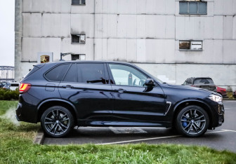 Подержанный автомобиль BMW X5 M 2015 года (4 фото)
