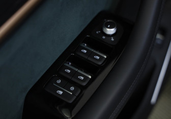 Подержанный автомобиль Geely Monjaro 2023 года (24 фото)