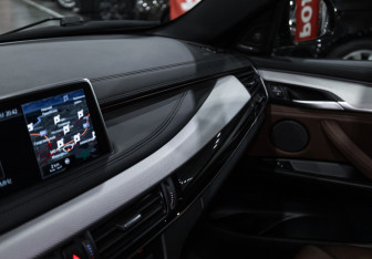 Подержанный автомобиль BMW X6 2017 года (24 фото)