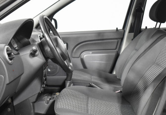 Подержанный автомобиль Renault Logan Sedan 2009 года (10 фото)