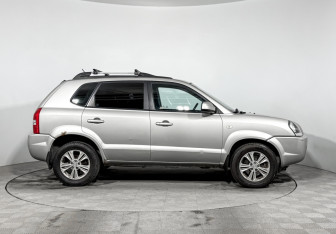 Подержанный автомобиль Hyundai Tucson 2008 года (4 фото)