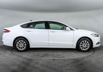Подержанный автомобиль Ford Mondeo Sedan 2017 года (4 фото)