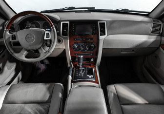 Подержанный автомобиль Jeep Grand Cherokee 2008 года (15 фото)