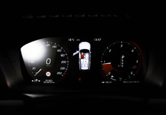 Подержанный автомобиль Volvo XC90 2016 года (13 фото)