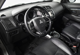Подержанный автомобиль Mitsubishi ASX 2013 года (9 фото)