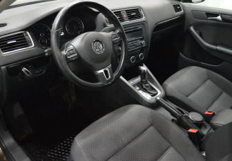 Подержанный автомобиль Volkswagen Jetta Sedan 2012 года (9 фото)