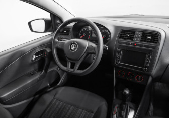 Подержанный автомобиль Volkswagen Polo Sedan 2016 года (9 фото)