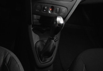Подержанный автомобиль Renault Sandero 2019 года (16 фото)