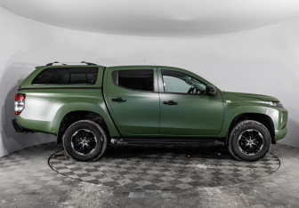 Подержанный автомобиль Mitsubishi L200 2022 года (6 фото)
