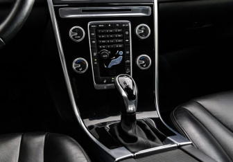 Подержанный автомобиль Volvo XC60 2016 года (11 фото)