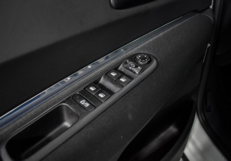 Подержанный автомобиль Peugeot 3008 2012 года (19 фото)
