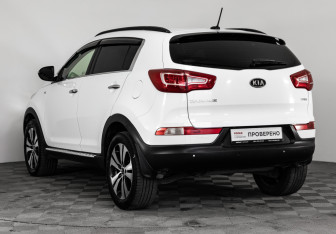 Подержанный автомобиль Kia Sportage 2011 года (7 фото)