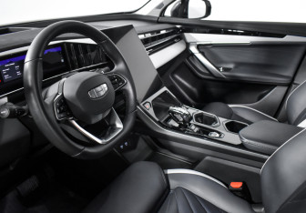 Подержанный автомобиль Geely Atlas 2023 года (9 фото)