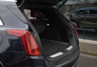 Подержанный автомобиль Cadillac XT5 2021 года (21 фото)