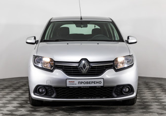 Подержанный автомобиль Renault Sandero 2014 года (17 фото)