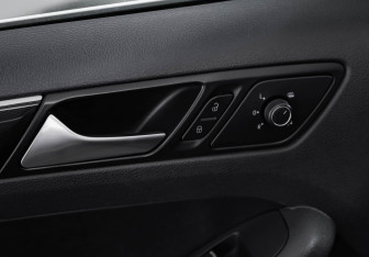 Подержанный автомобиль Volkswagen Jetta Sedan 2017 года (24 фото)