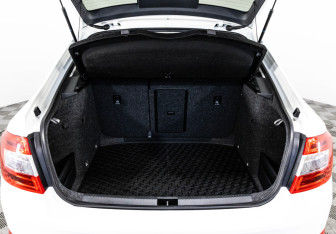 Подержанный автомобиль Skoda Octavia Liftback 2016 года (21 фото)