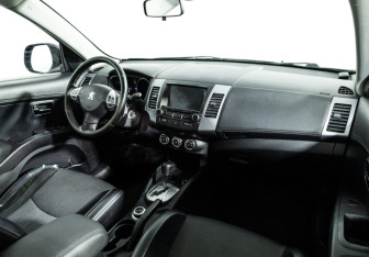 Подержанный автомобиль Peugeot 4007 2012 года (9 фото)