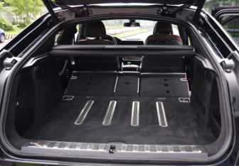 Подержанный автомобиль BMW X6 2021 года (37 фото)