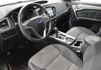 Подержанный автомобиль Geely Emgrand X7 2019 года (10 фото)