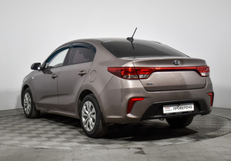 Подержанный автомобиль Kia Rio Sedan 2017 года (7 фото)