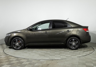 Подержанный автомобиль Kia Cerato Sedan 2010 года (8 фото)