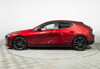 Подержанный автомобиль Mazda 3 Hatchback 2019 года (8 фото)