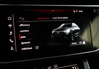 Подержанный автомобиль Audi Q8 2018 года (19 фото)