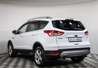 Подержанный автомобиль Ford Kuga 2016 года (7 фото)