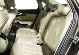 Подержанный автомобиль Audi A4 Sedan 2016 года (10 фото)