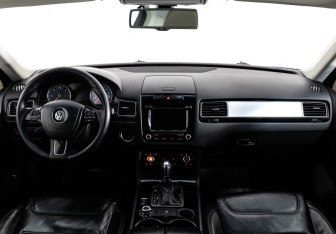 Подержанный автомобиль Volkswagen Touareg 2011 года (10 фото)