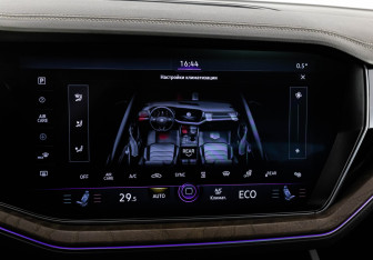 Подержанный автомобиль Volkswagen Touareg 2018 года (23 фото)