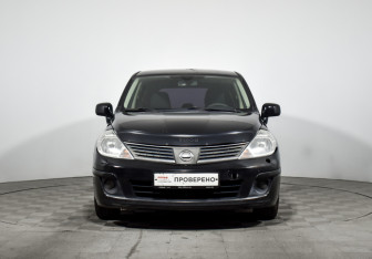 Подержанный автомобиль Nissan Tiida Hatchback 2010 года (2 фото)