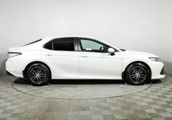Подержанный автомобиль Toyota Camry Sedan 2018 года (4 фото)