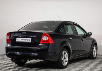 Подержанный автомобиль Ford Focus Sedan 2010 года (5 фото)