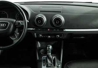 Подержанный автомобиль Audi A3 Sedan 2014 года (14 фото)