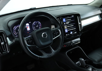 Подержанный автомобиль Volvo XC40 2019 года (15 фото)