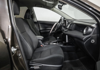 Подержанный автомобиль Toyota RAV4 2019 года (22 фото)