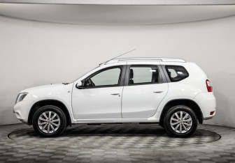 Подержанный автомобиль Nissan Terrano 2017 года (8 фото)
