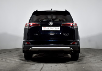 Подержанный автомобиль Toyota RAV4 2019 года (6 фото)