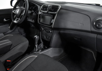 Подержанный автомобиль Renault Sandero 2018 года (13 фото)